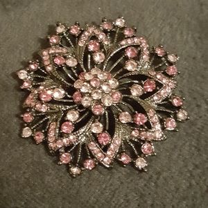 Vintage style pink/clear stone flower broo…